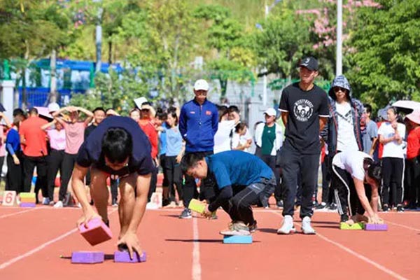 摸石過(guò)河